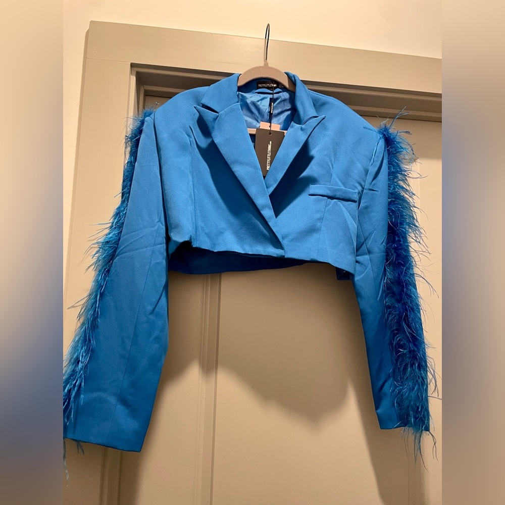 Cropped blue feather blazer